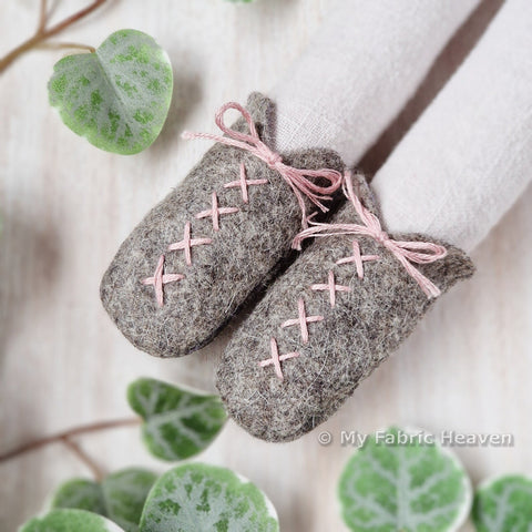 Doll's felt boots PDF sewing pattern tutorial
