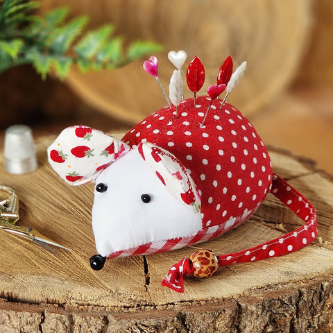 Mouse pincushion easy sewing pattern and photo tutorial