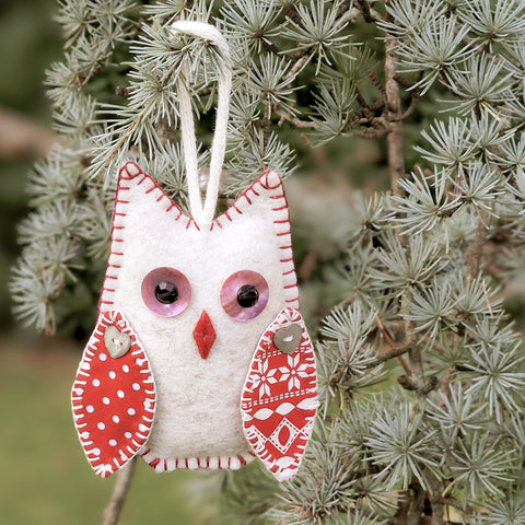 Felt owl Christmas ornament sewing pattern and photo tutorial