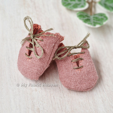 dolls felt lace-up shoes sewing pattern & photo tutorial