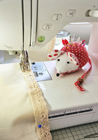 Mouse pincushion pattern and tutorial – My Fabric Heaven